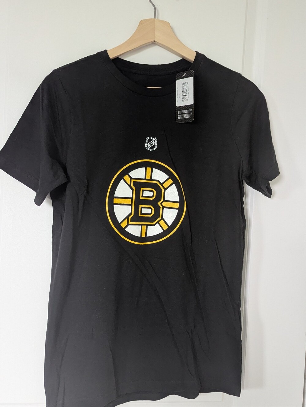 NWT-NHL Boston Bruins Black and Gold Logo Unisex Tee Size L